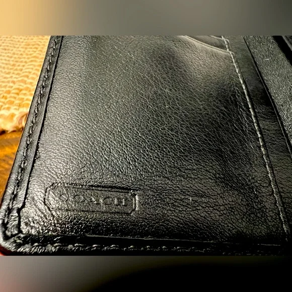 Coach wallet snap closure with zip compartment - Picture 5 of 12